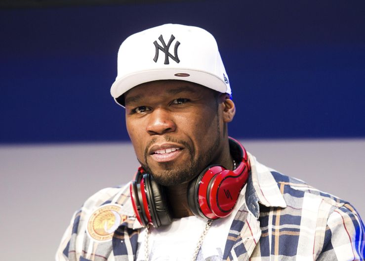 '50 Cent' Holds Autograph Session