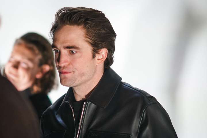 Robert Pattinson Tests Positive For COVID-19, Halting ‘The Batman’